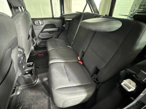 Used 2022 Jeep Wrangler Unlimited Sahara AWD/4WD image 34