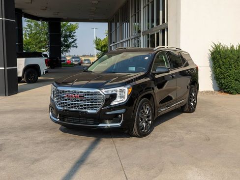 Used 2023 GMC Terrain Denali w/ Black Diamond Edition AWD/4WD image 3