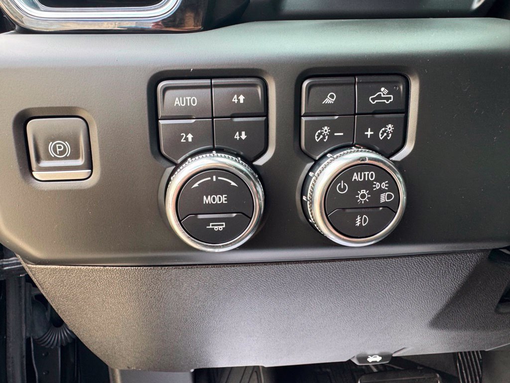 Used 2024 GMC Sierra 3500 Denali w/ Denali Reserve Package AWD/4WD image 12