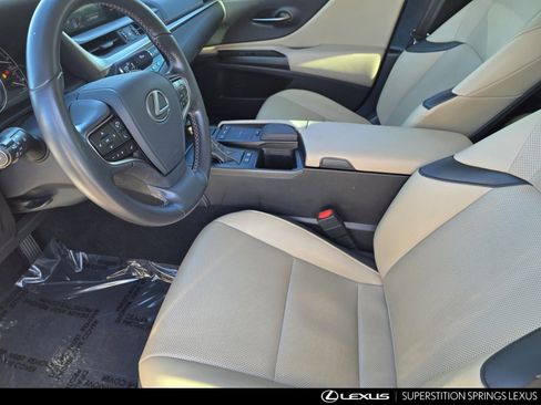 Certified 2019 Lexus ES 300h w/ Accessory Package image 13