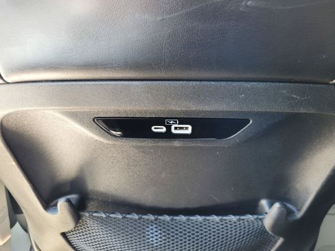 Used 2023 Chrysler Pacifica Limited FWD image 18