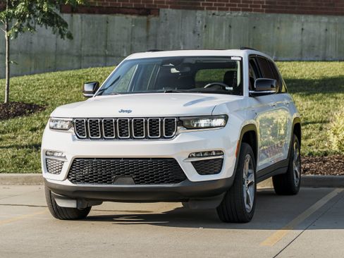 Used 2023 Jeep Grand Cherokee 4WD 4xe image 7