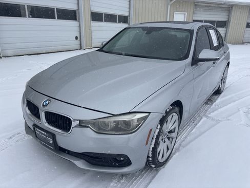 Used 2018 BMW 320i xDrive Sedan w/ Convenience Package image 11