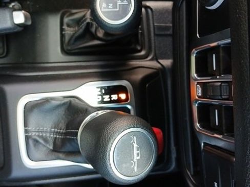 Used 2025 Jeep Gladiator Sport image 58