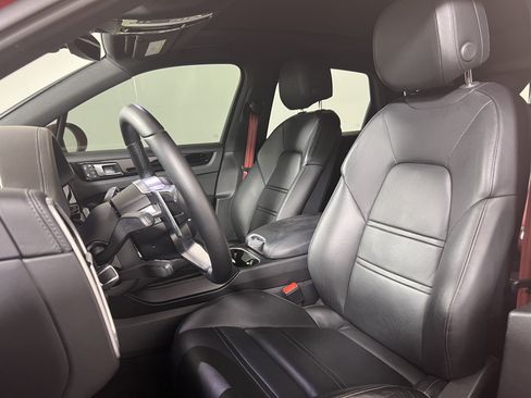 Certified 2023 Porsche Cayenne AWD/4WD image 5
