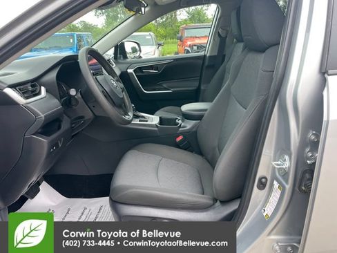 Used 2025 Toyota RAV4 XLE AWD/4WD image 17