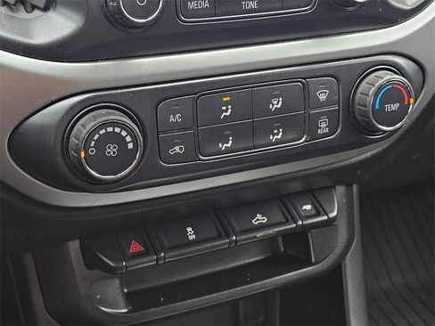 Used 2016 Chevrolet Colorado LT w/ LT Convenience Package image 26