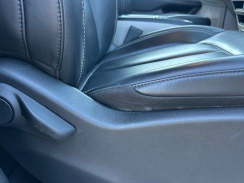 Used 2023 Chrysler Pacifica Touring-L FWD image 22