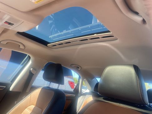 Used 2018 Volkswagen Passat 2.0T SEL Premium image 19