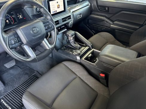 Certified 2024 Toyota Tacoma SR5 AWD/4WD image 9