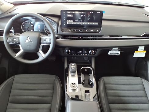 New 2026 Mitsubishi Outlander SE FWD image 12