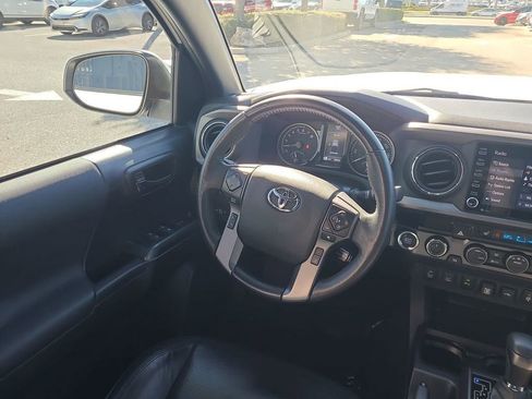 Used 2023 Toyota Tacoma TRD Off-Road w/ TRD Premium Off Road Package image 7