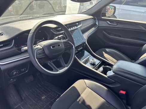 Used 2023 Jeep Grand Cherokee L Laredo AWD/4WD image 9