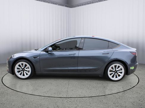 Used 2022 Tesla Model 3 Long Range AWD/4WD image 5