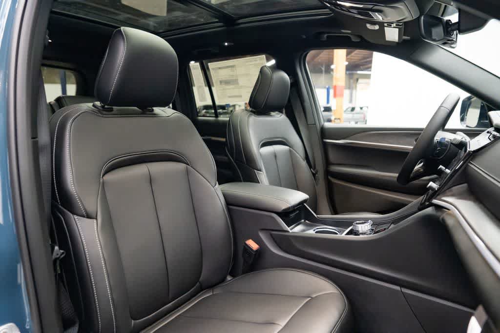 New 2026 Jeep Grand Cherokee Limited w/ Limited Altitude Package AWD/4WD image 30