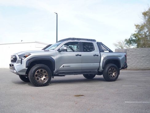 Used 2024 Toyota Tacoma 4x4 Double Cab Hybrid image 10