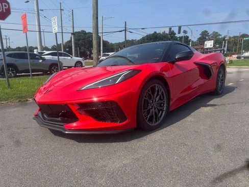 Used 2024 Chevrolet Corvette Stingray Convertible RWD image 2