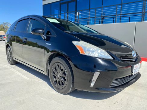 Used 2014 Toyota Prius V Three image 36