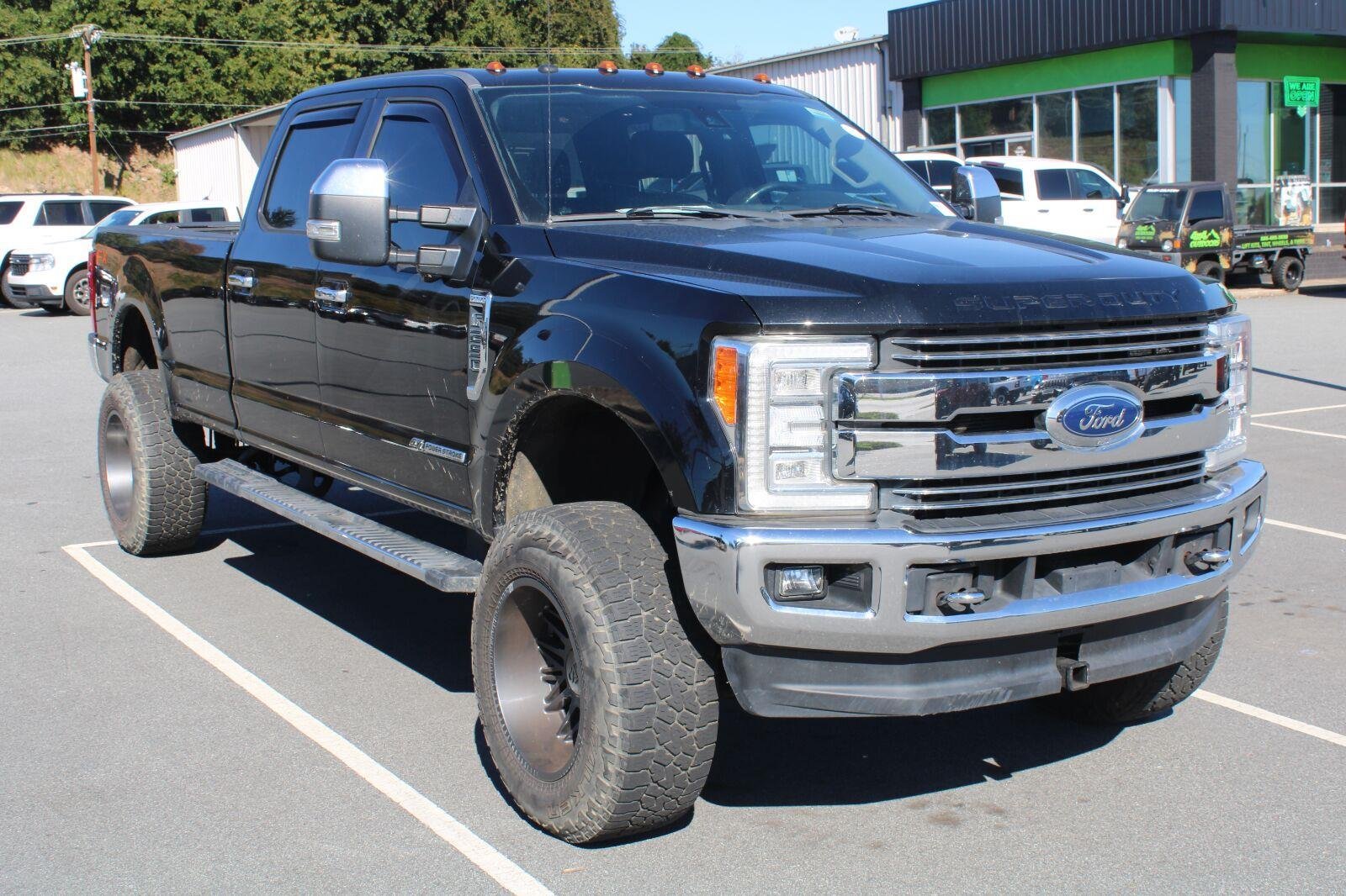 Used 2017 Ford F250 Lariat w/ Lariat Ultimate Package AWD/4WD image 3