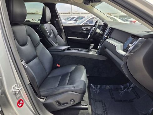 Used 2019 Volvo XC60 T5 Momentum w/ Multimedia Package AWD/4WD image 21