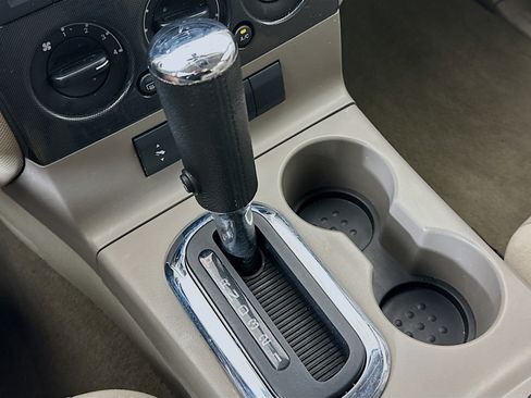 Used 2006 Ford Explorer XLT image 22