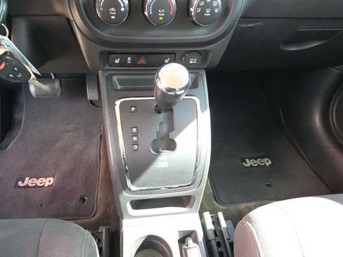 Used 2017 Jeep Patriot Latitude FWD image 18