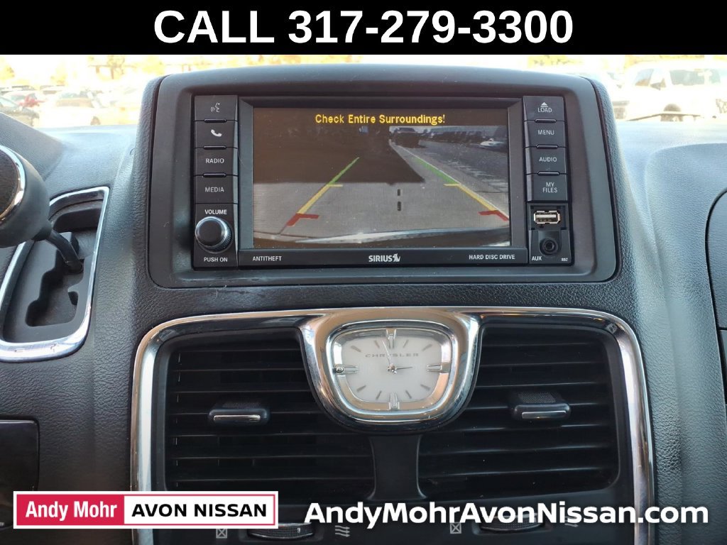 Used 2016 Chrysler Town & Country Touring-L FWD image 27