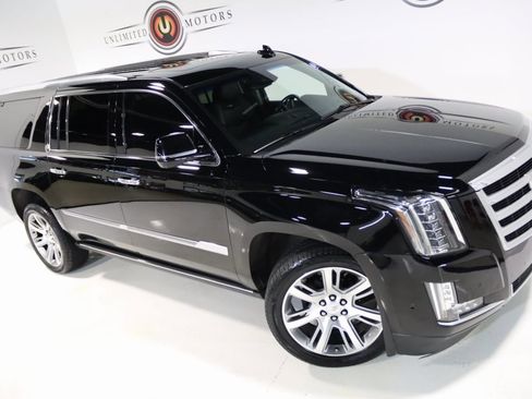 Used 2020 Cadillac Escalade ESV Premium Luxury image 9
