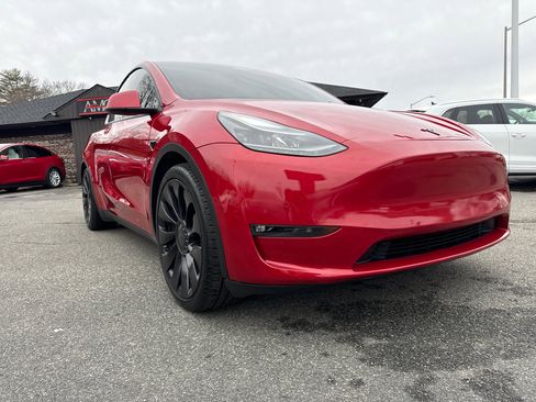Used 2022 Tesla Model Y Performance image 9