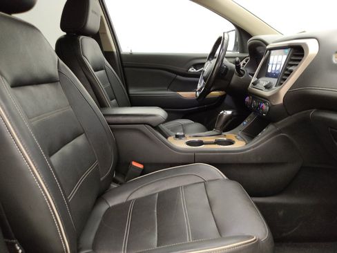 Used 2019 GMC Acadia Denali w/ Technology Package FWD image 21