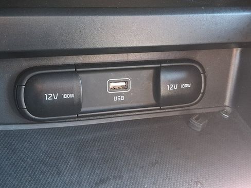 Used 2025 Kia Soul LX w/ LX Technology Package FWD image 24