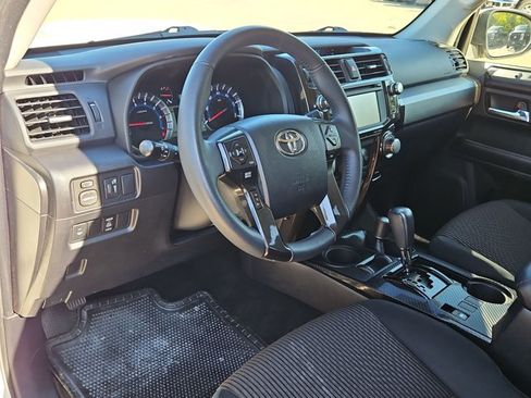 Used 2018 Toyota 4Runner TRD Off-Road AWD/4WD image 10