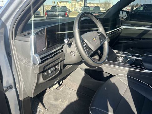 Used 2025 Cadillac Escalade Sport w/ LPO, ONYX Package image 10