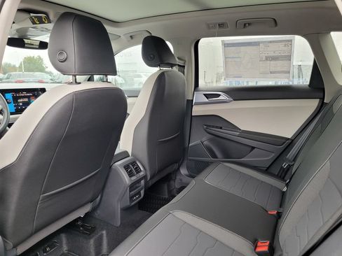 New 2026 Volkswagen Taos SE AWD/4WD image 14