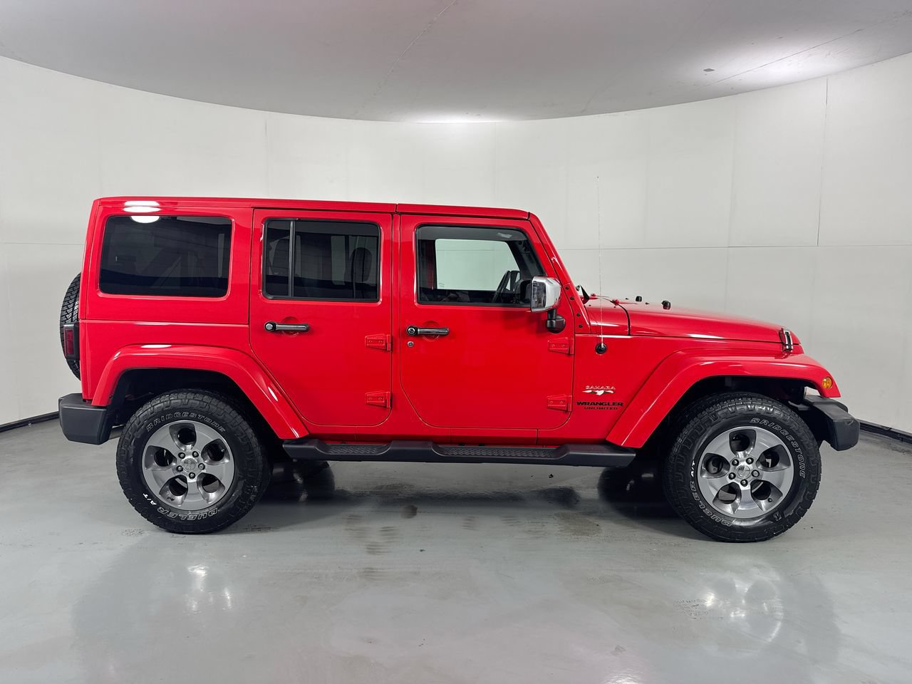 Used 2017 Jeep Wrangler Unlimited Sahara w/ Connectivity Group AWD/4WD image 35