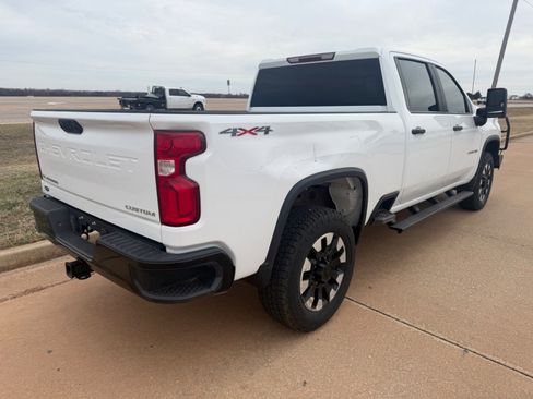 Used 2020 Chevrolet Silverado 2500 Custom w/ Custom Value Package image 3