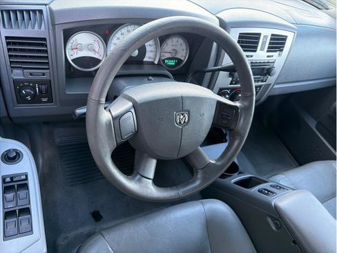 Used 2005 Dodge Dakota Laramie w/ Trailer Tow Group AWD/4WD image 2