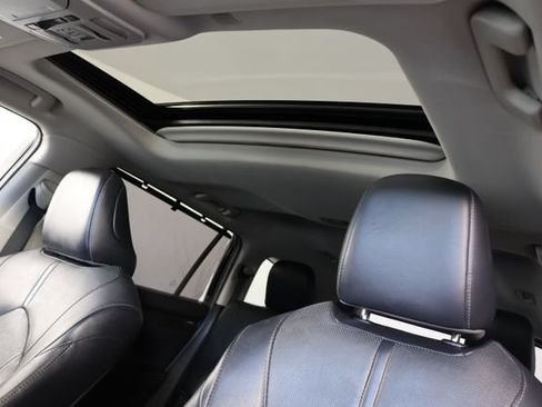 Used 2021 Toyota Highlander Limited AWD/4WD image 19