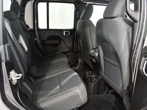 Used 2024 Jeep Gladiator Sport AWD/4WD image 19