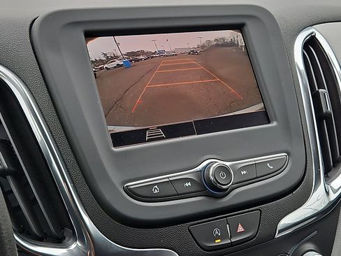 Used 2024 Chevrolet Equinox LS w/ LS Convenience Package image 16