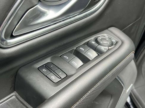 Used 2022 GMC Yukon AT4 w/ Technology Package image 19