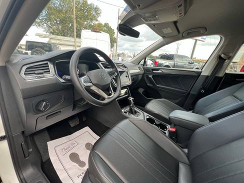 Used 2024 Volkswagen Tiguan SE image 14