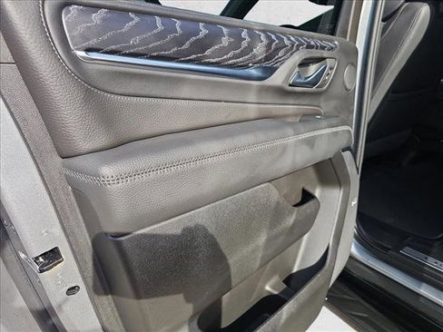 Used 2024 GMC Yukon XL Denali w/ Advanced Technology Package image 18