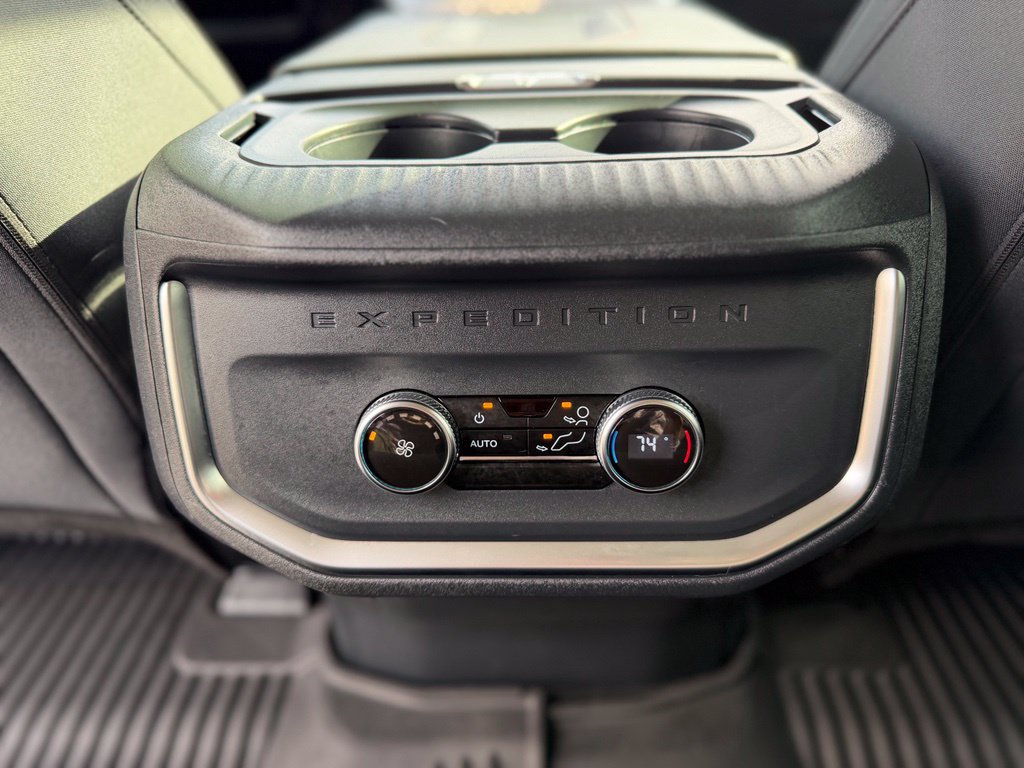 Used 2025 Ford Expedition Active RWD image 19