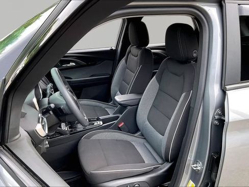 Used 2023 Chevrolet TrailBlazer LT FWD image 15