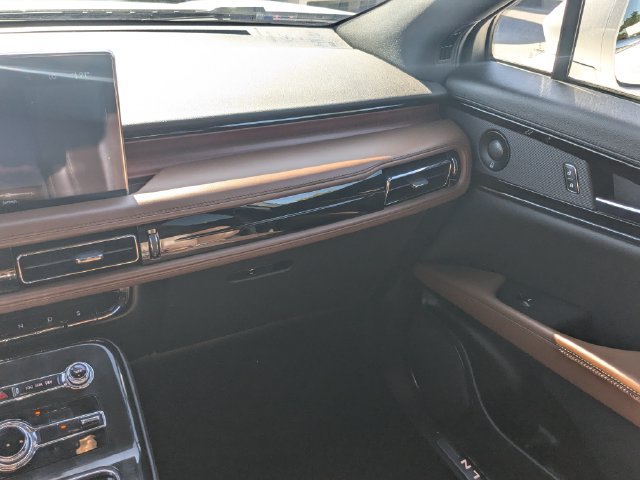Used 2022 Lincoln Nautilus Reserve FWD image 17