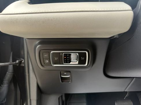 Used 2025 Lincoln Nautilus Premier AWD/4WD image 18