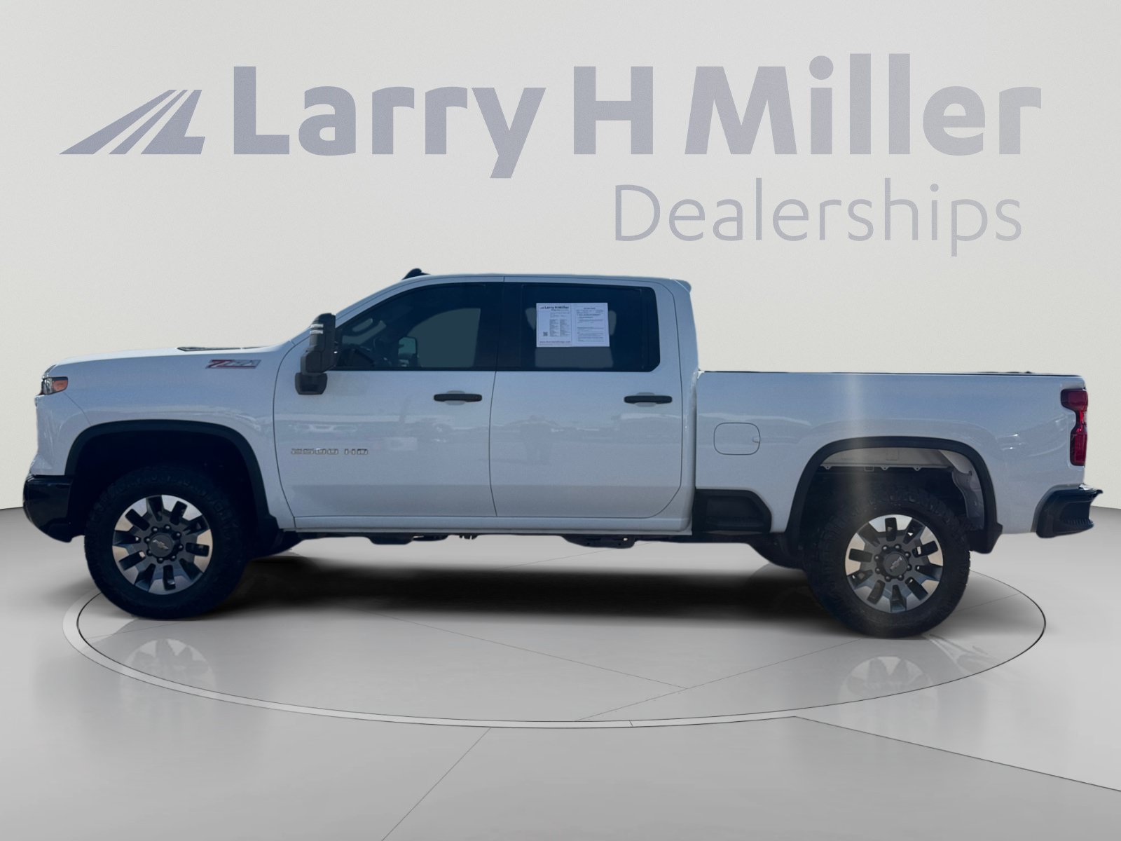 Used 2024 Chevrolet Silverado 2500 Custom w/ Custom Value Package AWD/4WD image 2