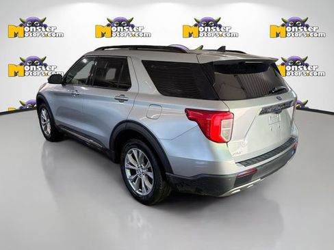 Used 2023 Ford Explorer XLT AWD/4WD image 6