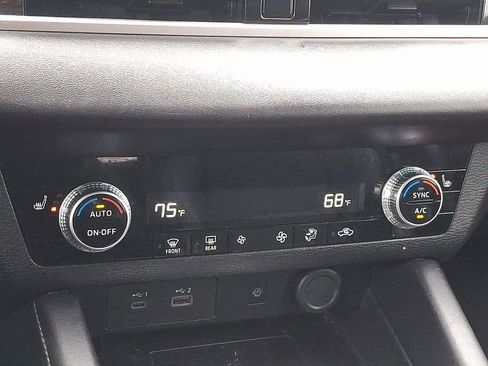 Used 2024 Mitsubishi Outlander SE image 15